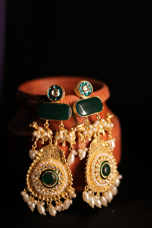 Brass earrings with pearl